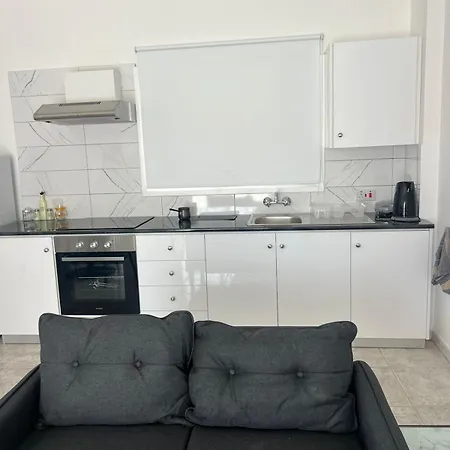 Easybookcy 205 * لارنكا
