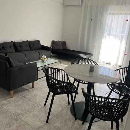 Easybookcy 205 * لارنكا